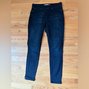 Dark blue Levi’s stretch pull on skinny jeans size 14L